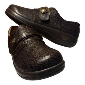 Comfortable Alegria Joleen tooled floral leather loafer size 39 women’s 8.5